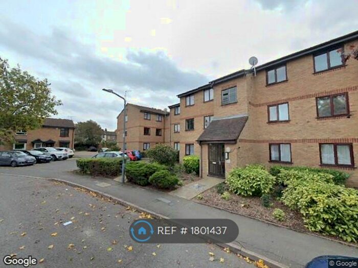 2 Bedroom Flat To Rent In Avenue Road, Chadwell Heath, Romford, RM6