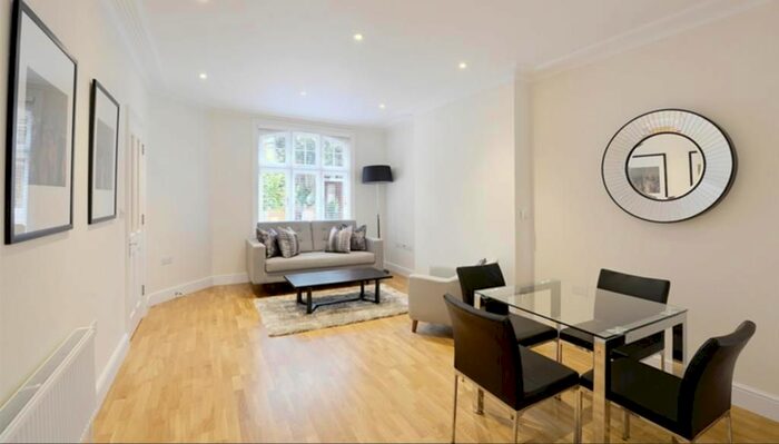 2 Bedroom Flat To Rent In Hamlet Gardens, London, W6