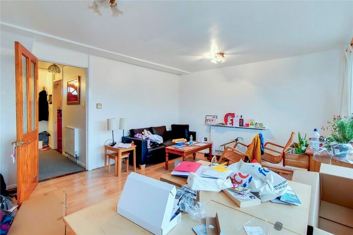 2 Bedroom Flat To Rent In Guerin Square, London, E3