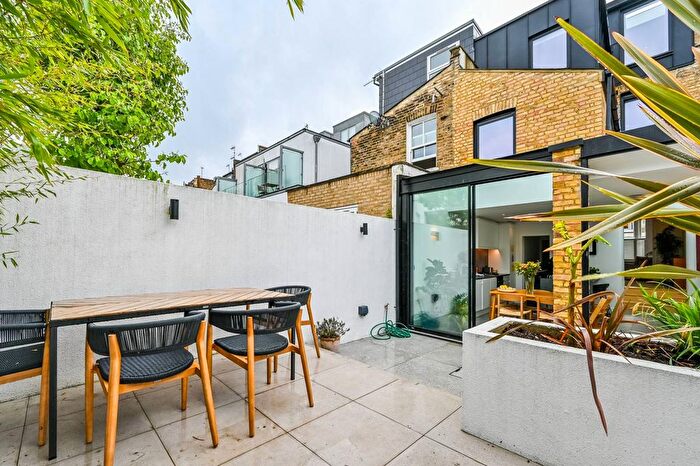 4 Bedroom Property To Rent In Highbury Hill, Highbury, London, N5