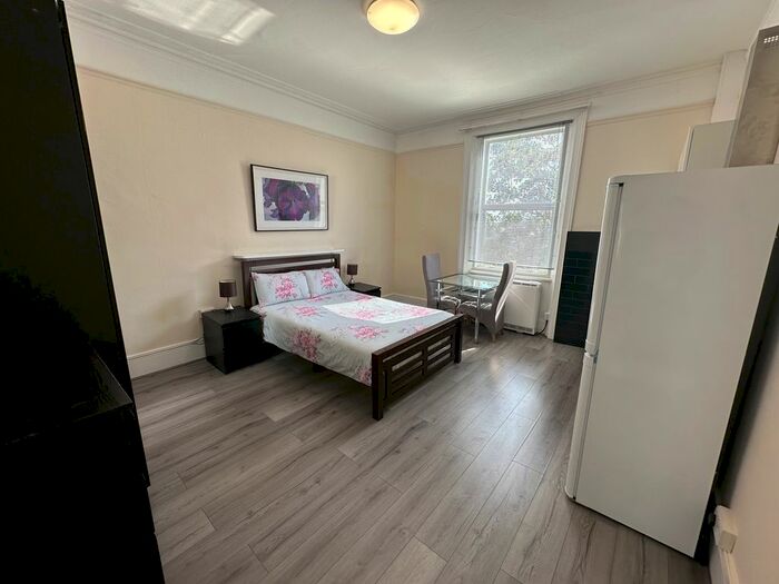 Studio To Rent In Philbeach Gardens, London, SW5