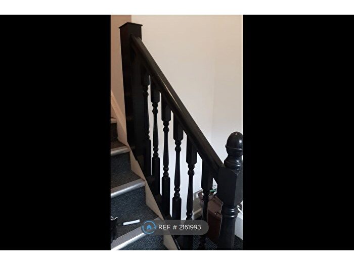 2 Bedroom Flat To Rent In Spring Gardens, Middleton, Manchester, M24