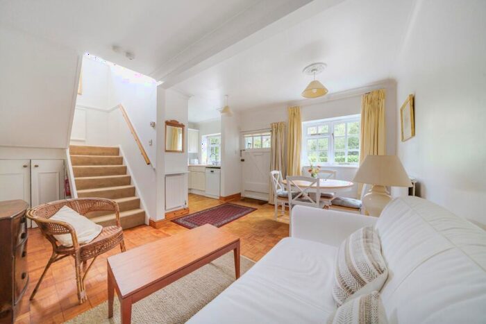 2 Bedroom House To Rent In Buckhurst Road Ascot, SL5