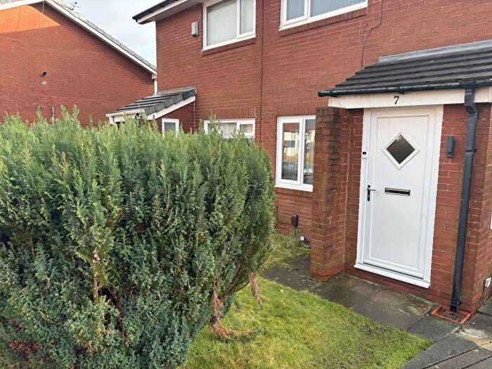 2 Bedroom Semi-Detached House To Rent In Oak Bank Close, Manchester, M45