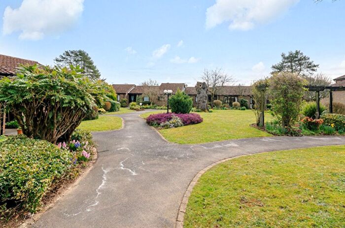 2 Bedroom Flat To Rent In Roding Close, Elmbridge Village, Essex Drive, Cranleigh, Surrey, GU6