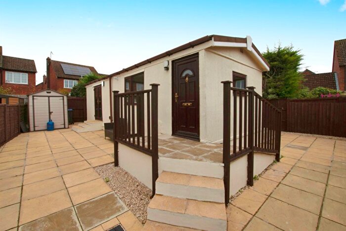 2 Bedroom Mobile/park Home For Sale In Avon Park, Netheravon, Salisbury, SP4