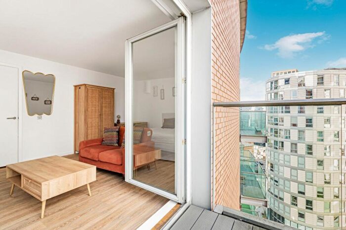 Flat To Rent In Michigan Building, Biscayne Avenue, E14