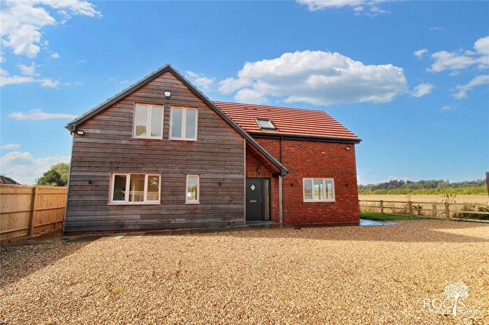 4 Bedroom Detached House For Sale In Lambdens Hill, Beenham, Reading, RG7