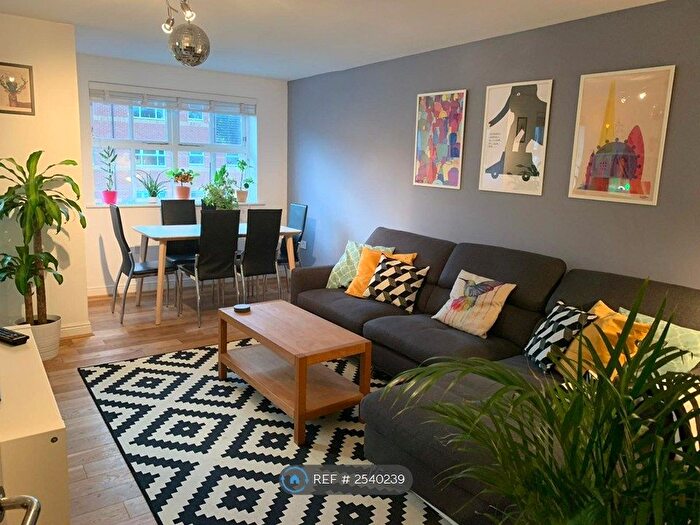 2 Bedroom Flat To Rent In Macmillan Way, London, SW17