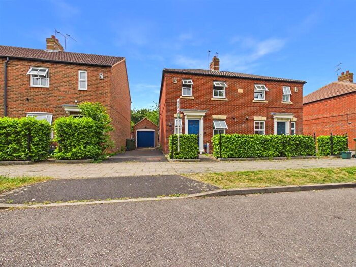 3 Bedroom Semi-Detached House For Sale In Prestwold Way, Fairford Leys, Aylesbury, HP19