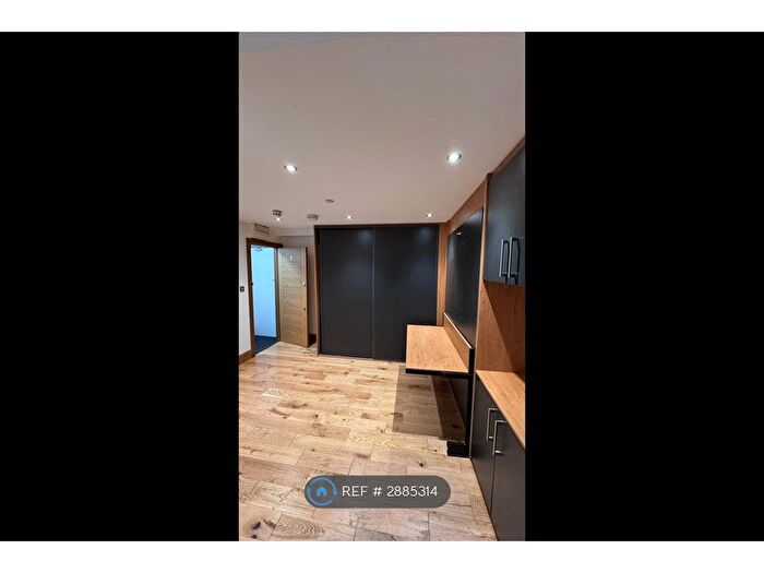 Studio To Rent In Kilburn High Road, London, NW6