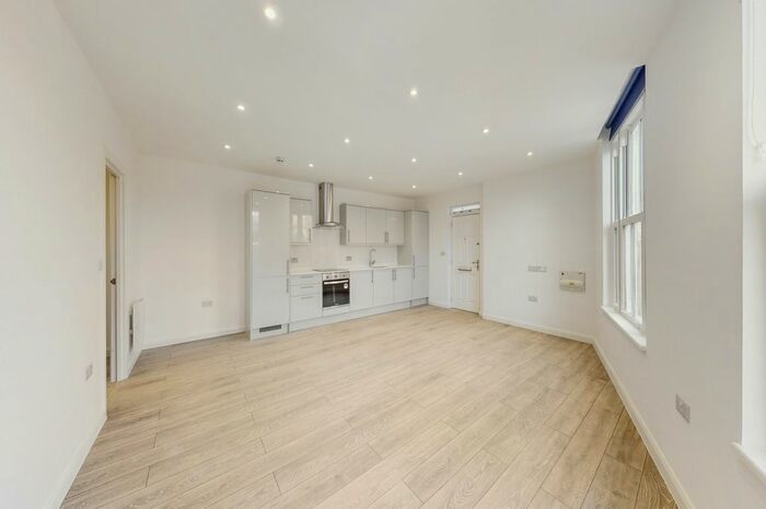 1 Bedroom Flat To Rent In Bushey Grove Road, Bushey, WD23