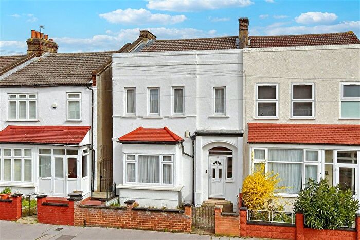 3 Bedroom Semi Detached House For Sale In Kynaston Road, Thornton Heath, Surrey, CR7