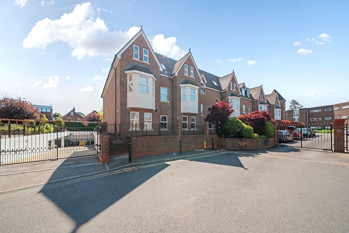 2 Bedroom Flat To Rent In Baker Street, Weybridge, KT13