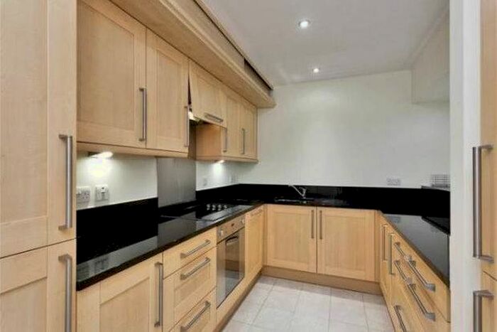 3 Bedroom Flat To Rent In River Crescent, Nottingham NG2