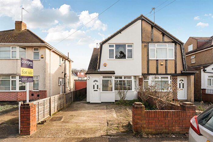 2 Bedroom Semi Detached House For Sale In Strathearn Avenue, Hayes, UB3