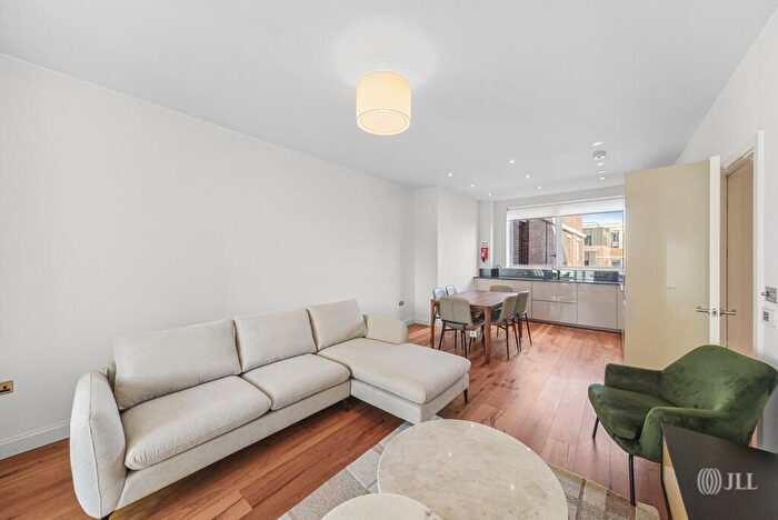 3 Bedroom Flat To Rent In Sugar House Lane Sugar House Island, E15