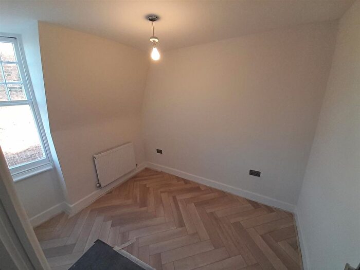 2 Bedroom Flat To Rent In Comeragh Road, London, W14