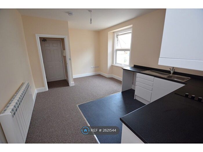 1 Bedroom Flat To Rent In Vestry Road, Street, BA16