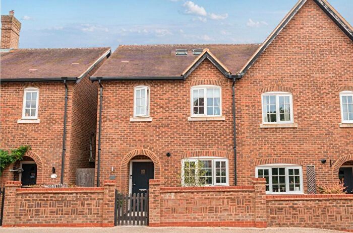4 Bedroom Semi-Detached House For Sale In Burnham Square, Upper Froyle, Alton, Hampshire, GU34