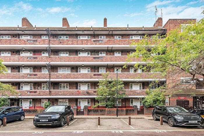 2 Bedroom Flat For Sale In White City Estate, Shepherds Bush, W12