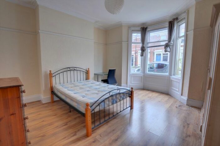 2 Bedroom Flat To Rent In Tavistock Road, Jesmond, Newcastle Upon Tyne, NE2