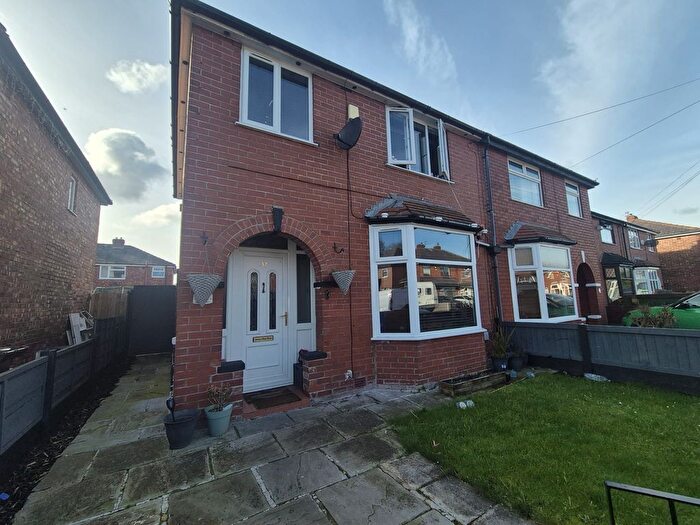 3 Bedroom Semi Detached House To Rent In Shelley Grove, Manchester, M43