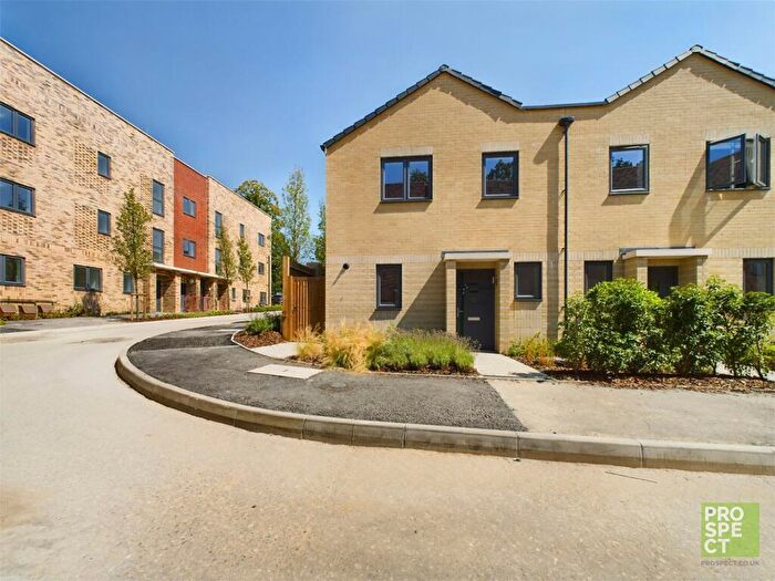 3 Bedroom Semi Detached House To Rent In Coopers Hill, Bracknell, Berkshire, RG12