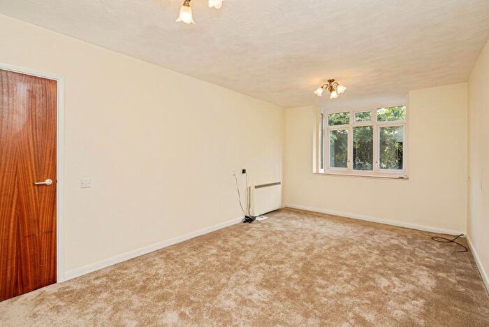 1 Bedroom Flat For Sale In Headley Road, Grayshott, Hindhead, Hampshire, GU26