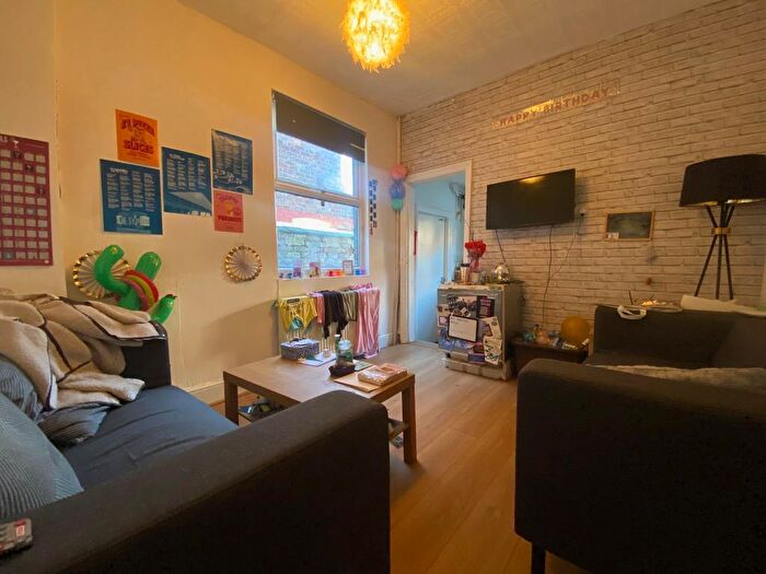 5 Bedroom Semi Detached House To Rent In Cawdor Road, Manchester, M14