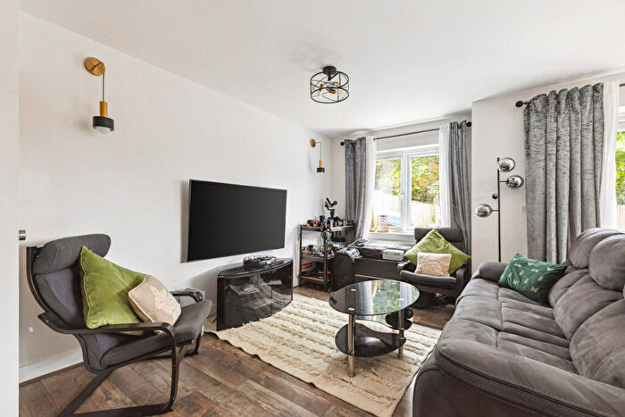 3 Bedroom Semi Detached House To Rent In Jacobs Green, Surrey, GU1