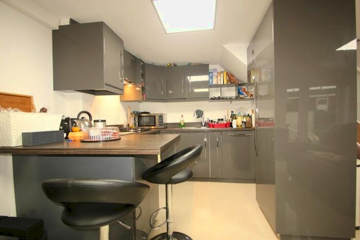 4 Bedroom Terraced House To Rent In Metchley Drive, Birmingham, B17