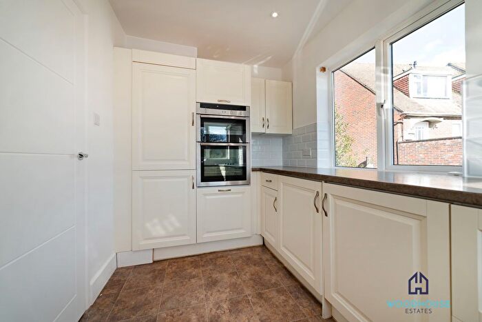 2 Bedroom Maisonette To Rent In Station Close, Brookmans Park, AL9