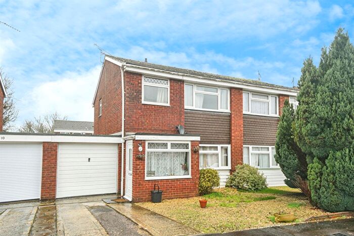 3 Bedroom Terraced House For Sale In Carroll Close, Swindon, SN3