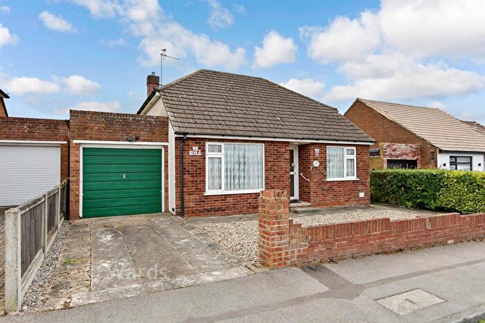 2 Bedroom Bungalow For Sale In Greenhill Gardens, Minster, Ramsgate, Kent, CT12
