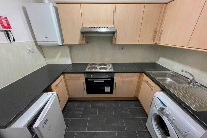 2 Bedroom Flat To Rent In Elm Avenue, Nottingham, NG3