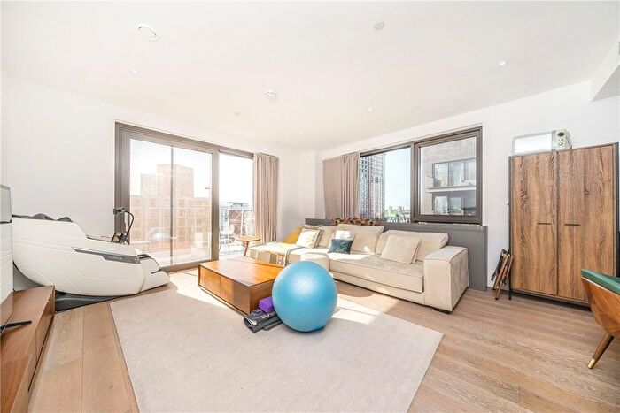 3 Bedroom Flat For Sale In Viaduct Gardens, Nine Elms, SW11