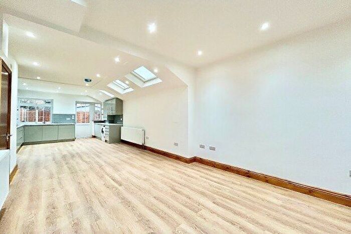 5 Bedroom Property To Rent In Clacton Road, London, E17