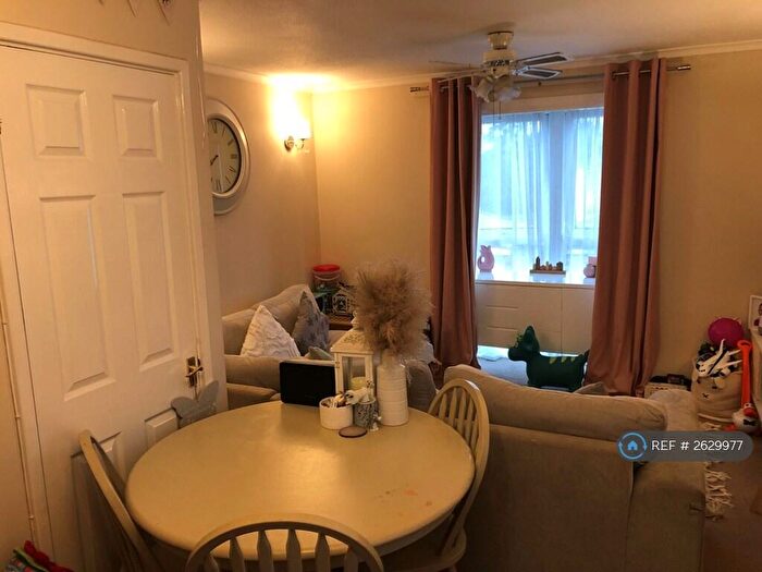 2 Bedroom Flat To Rent In Cattawade, Cattawade, Manningtree, CO11