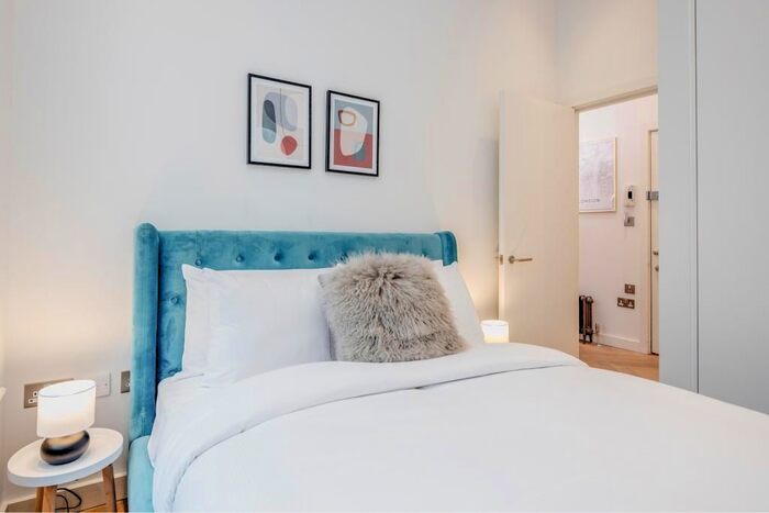 2 Bedroom Flat To Rent In Newman Street, London, W1T