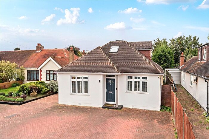 4 Bedroom Chalet For Sale In The Grove, Walton-On-Thames, KT12