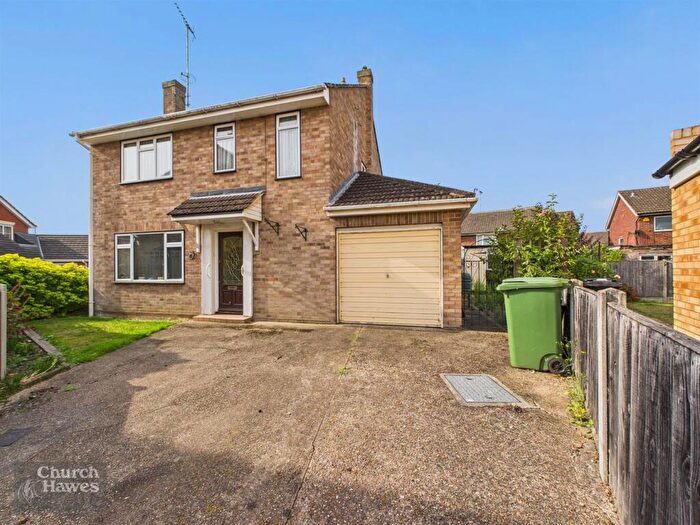 3 Bedroom Detached House For Sale In Crescent Road, Heybridge, CM9