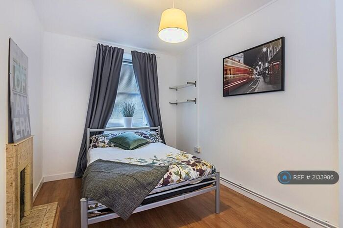 3 Bedroom Flat To Rent In Tompion House, London, EC1V