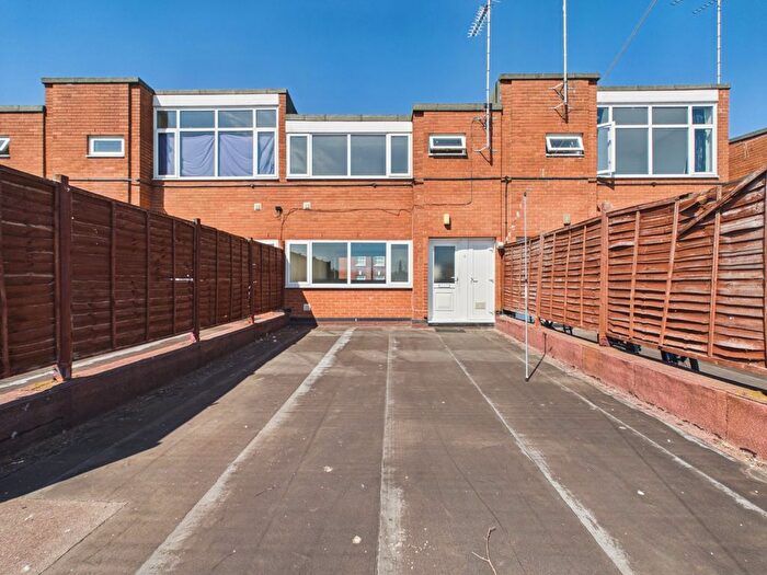 2 Bedroom Flat To Rent In Queens Court, Tewkesbury, Gloucestershire, GL20