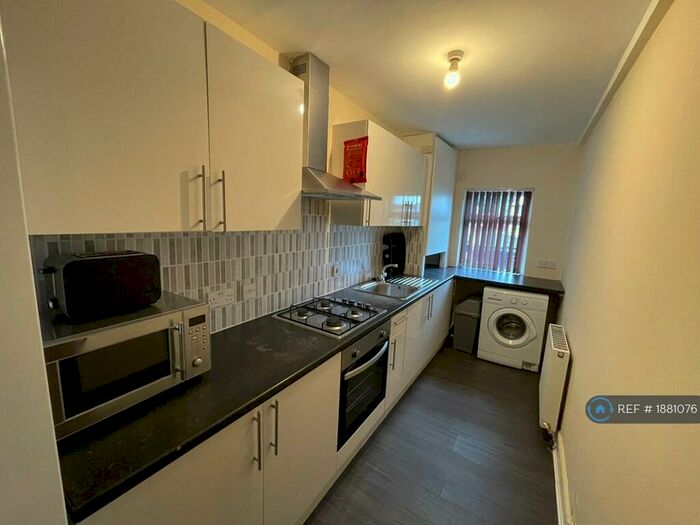 5 Bedroom Semi-Detached House To Rent In Lees Hall Crescent, Manchester, M14