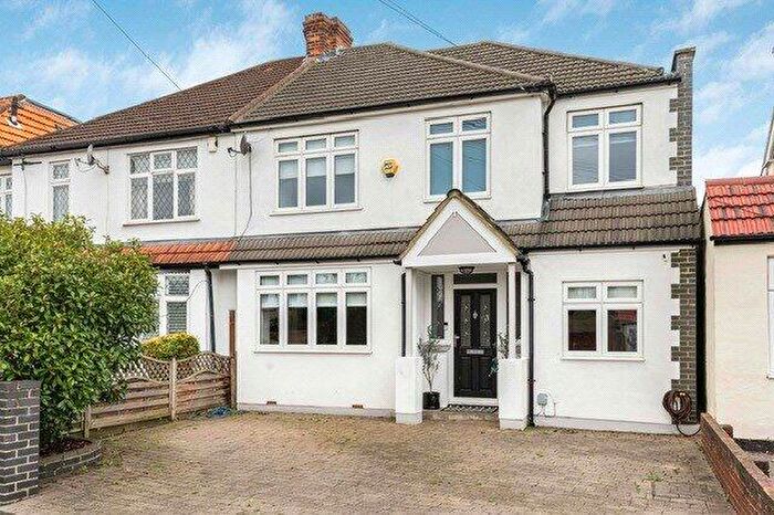 4 Bedroom Semi Detached House For Sale In Cleveland Road, Welling, DA16