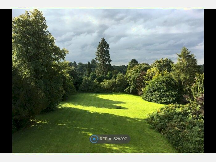 3 Bedroom Flat To Rent In Old Reigate Road, Betchworth, RH3