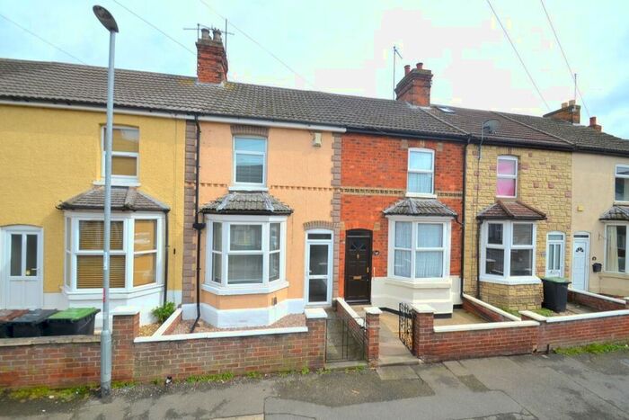 2 Bedroom Terraced House To Rent In Cromwell Road, Rushden, NN10