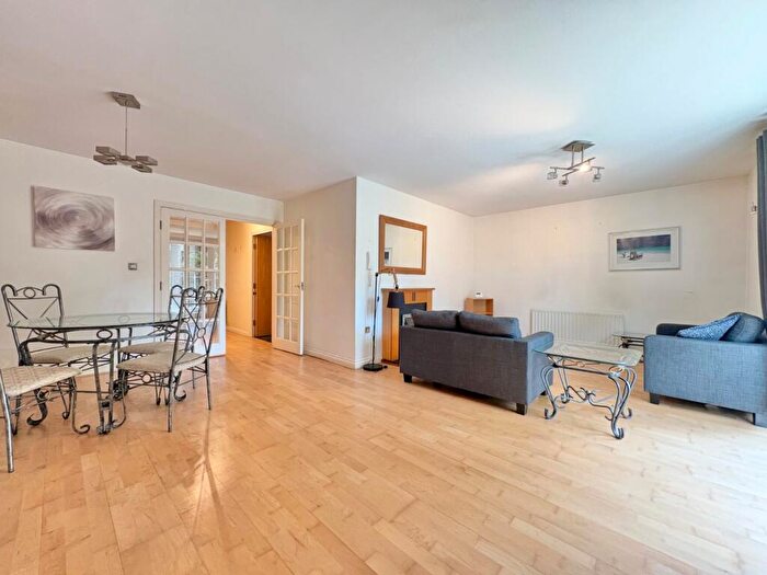 3 Bedroom Flat To Rent In Carisbrooke Road, Far Headingley, Leeds, LS16