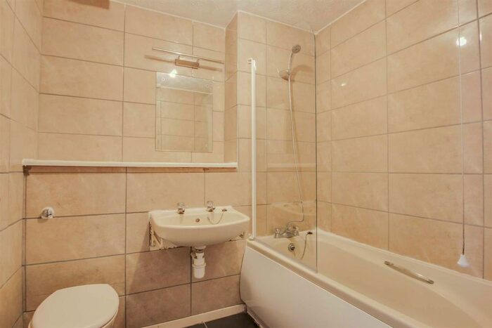 1 Bedroom Flat To Rent In North Row, Milton Keynes, MK9
